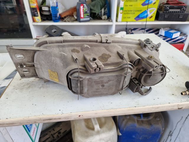 bontott FORD FIESTA IV Jobb Fényszóró