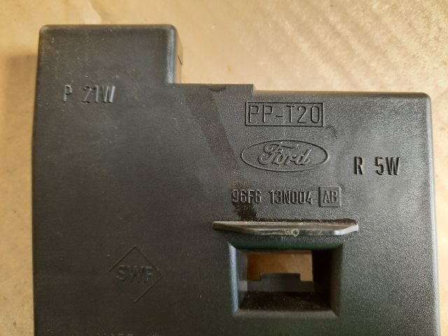 bontott FORD FIESTA IV Jobb Hátsó Lámpa Foglalat