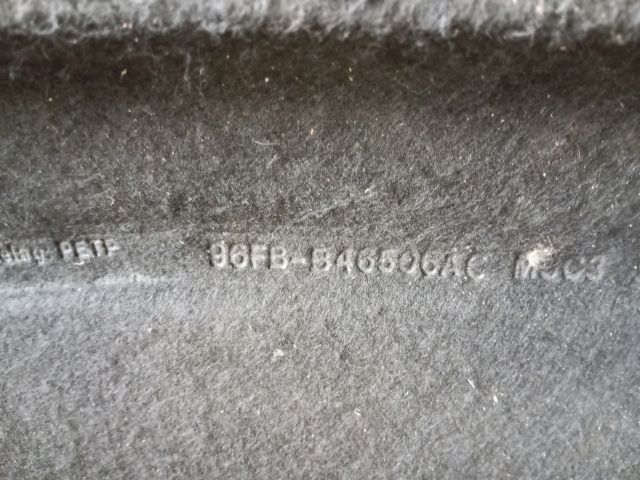 bontott FORD FIESTA IV Kalaptartó