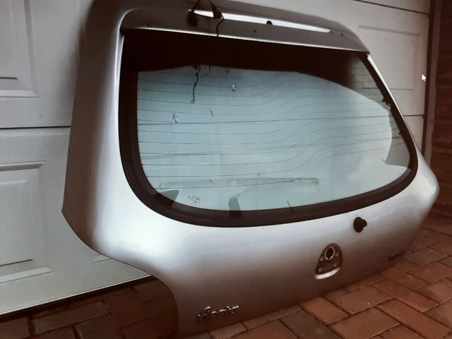 bontott FORD FIESTA IV Kalaptartó