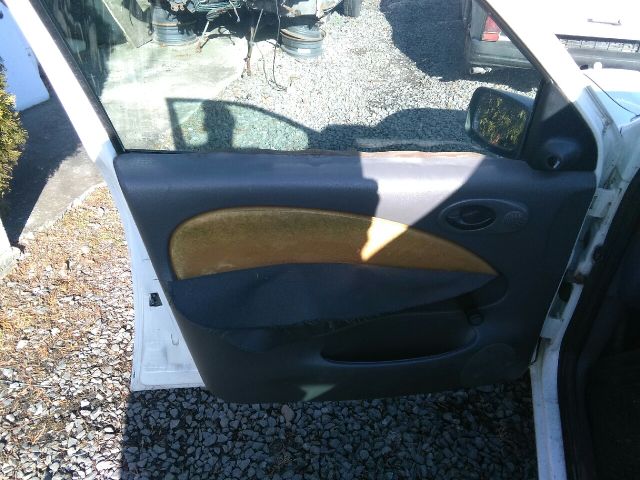 bontott FORD FIESTA IV Kesztyűtartó Ajtó