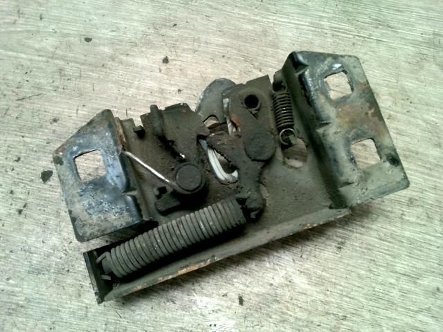 bontott FORD FIESTA IV Motorháztető Zárszerkezet