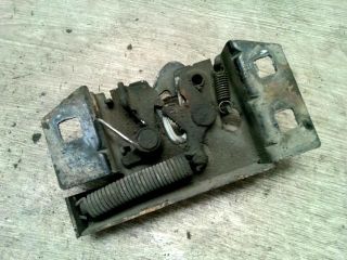 bontott FORD FIESTA IV Motorháztető Zárszerkezet