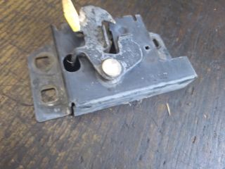 bontott FORD FIESTA IV Motorháztető Zárszerkezet