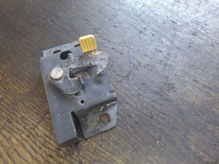 bontott FORD FIESTA IV Motorháztető Zárszerkezet