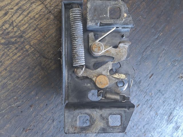 bontott FORD FIESTA IV Motorháztető Zárszerkezet