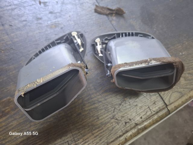 bontott FORD FIESTA IV Szellőző Szett