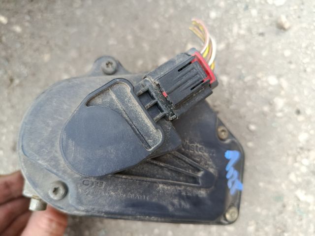 bontott FORD FIESTA V Alapjárati Motor