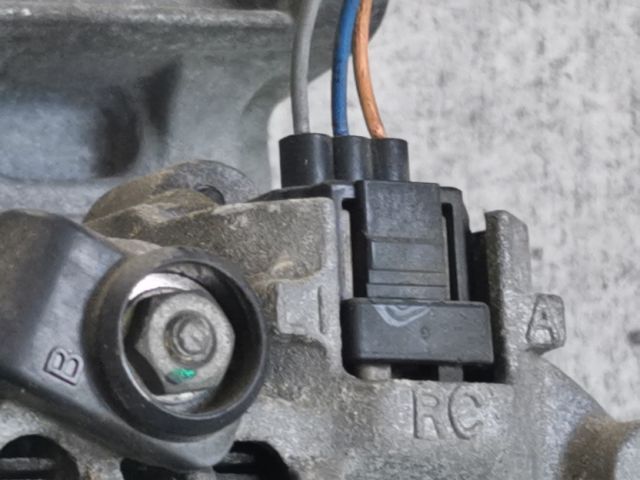 bontott FORD FIESTA V Generátor