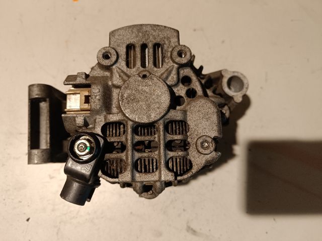 bontott FORD FIESTA V Generátor