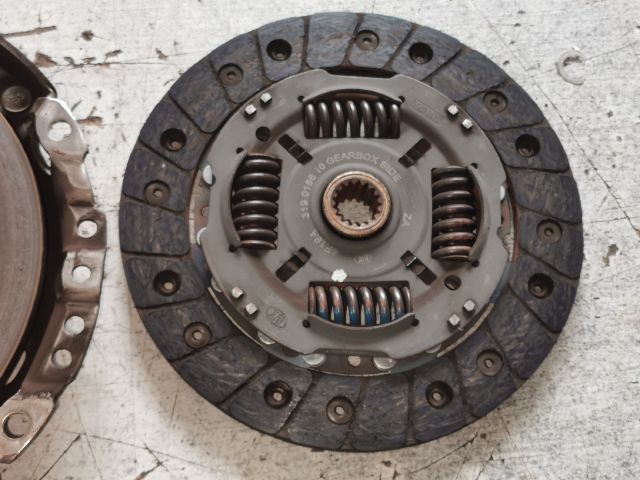 bontott FORD FIESTA V Kuplung Szett (Szerkezet, Tárcsa)