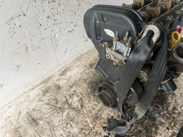 bontott FORD FIESTA V Motor (Fűzött blokk hengerfejjel)