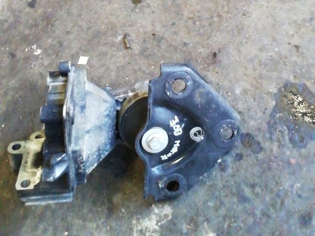 bontott FORD FIESTA V Motor Tartó Bak Jobb