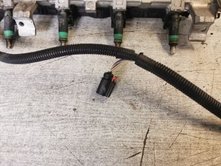 bontott FORD FIESTA V Porlasztó Sor / Híd