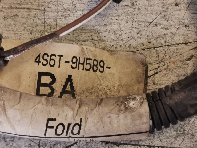 bontott FORD FIESTA V Porlasztó Sor / Híd