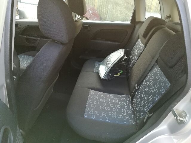 bontott FORD FIESTA V Bal első Féknyereg Munkahengerrel