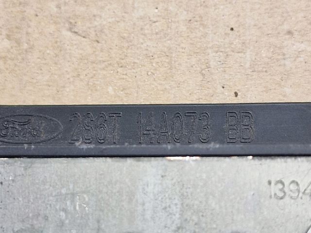 bontott FORD FIESTA V Biztosítéktábla Motortér