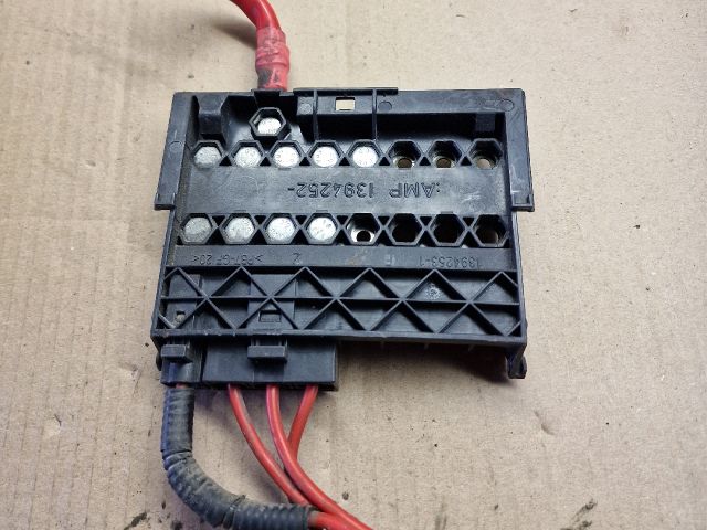 bontott FORD FIESTA V Biztosítéktábla Motortér