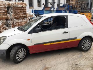 bontott FORD FIESTA V Biztosítéktábla Motortér