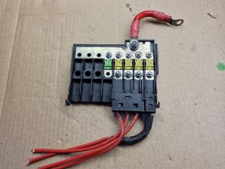 bontott FORD FIESTA V Biztosítéktábla Motortér