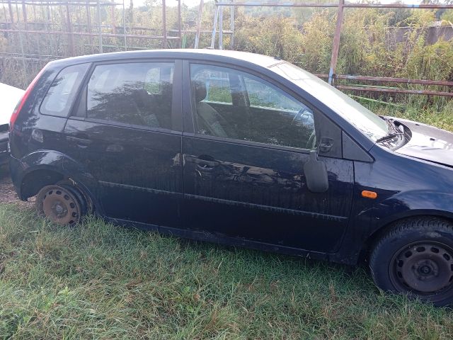 bontott FORD FIESTA V Biztosítéktábla Motortér