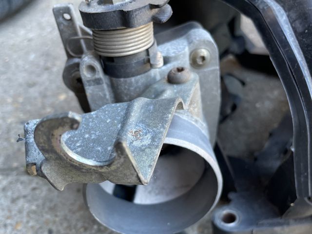 bontott FORD FIESTA V Fojtószelep (Mechanikus)