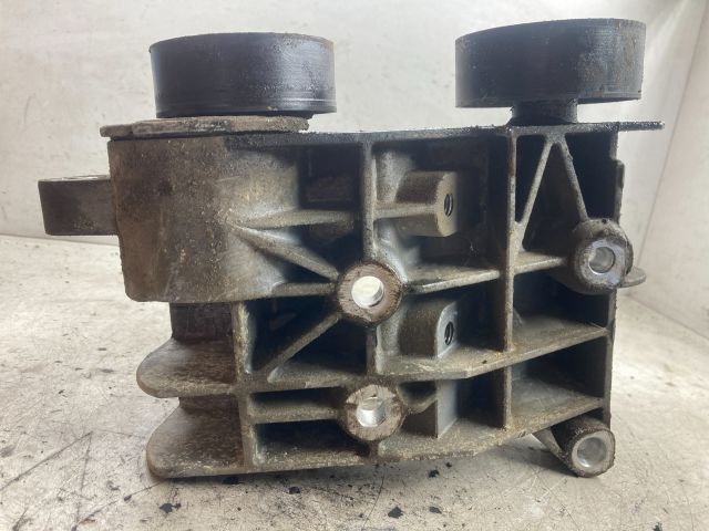 bontott FORD FIESTA V Generátor Tartó Bak