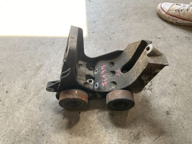 bontott FORD FIESTA V Generátor Tartó Bak