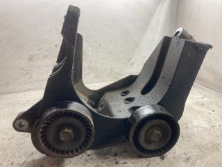 bontott FORD FIESTA V Generátor Tartó Bak