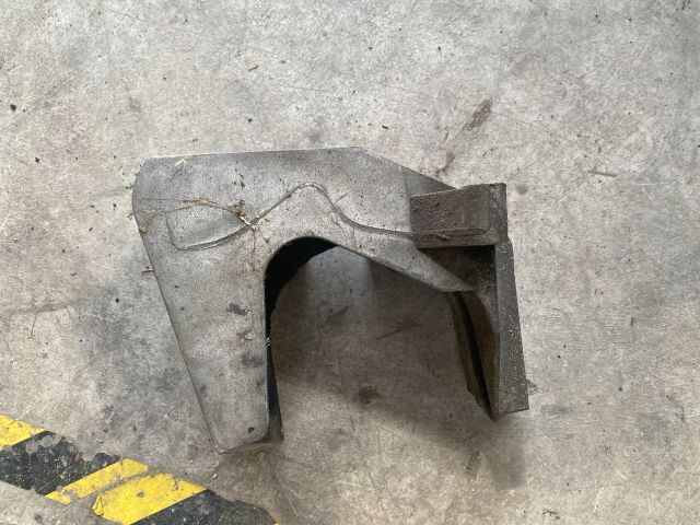 bontott FORD FIESTA V Generátor Tartó Bak