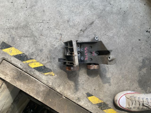 bontott FORD FIESTA V Generátor Tartó Bak