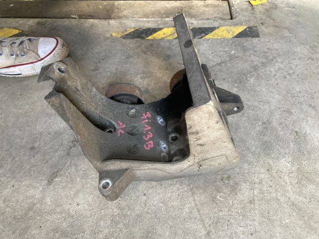 bontott FORD FIESTA V Generátor Tartó Bak