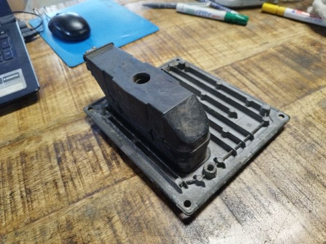 bontott FORD FIESTA V Motorvezérlő