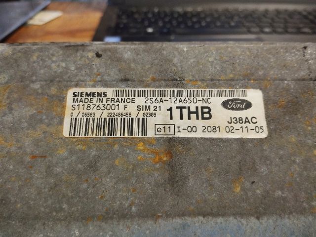 bontott FORD FIESTA V Motorvezérlő