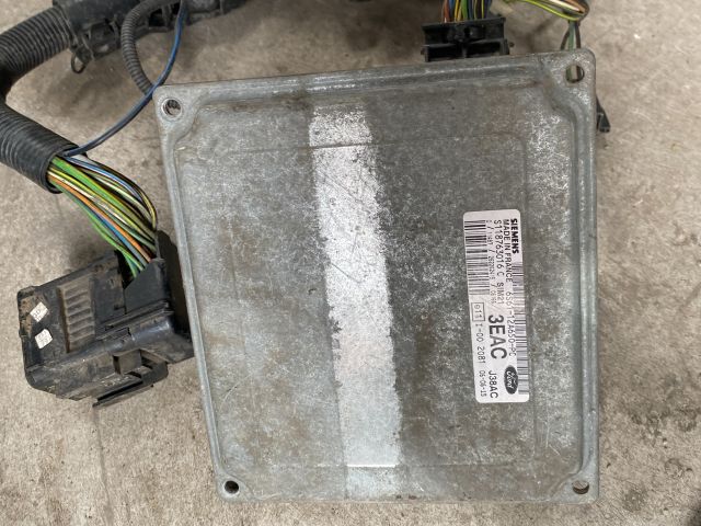 bontott FORD FIESTA V Motorvezérlő