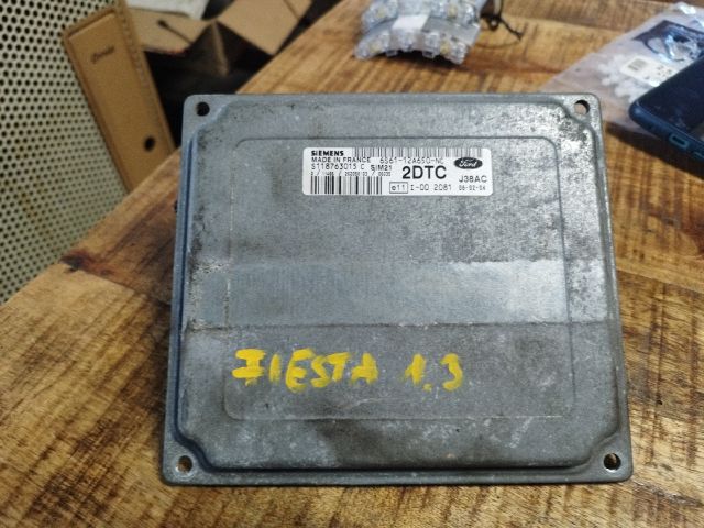 bontott FORD FIESTA V Motorvezérlő