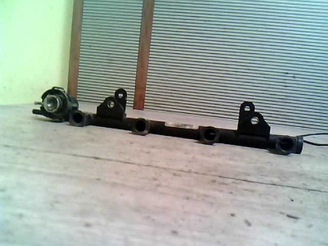 bontott FORD FIESTA V Porlasztó Sor / Híd