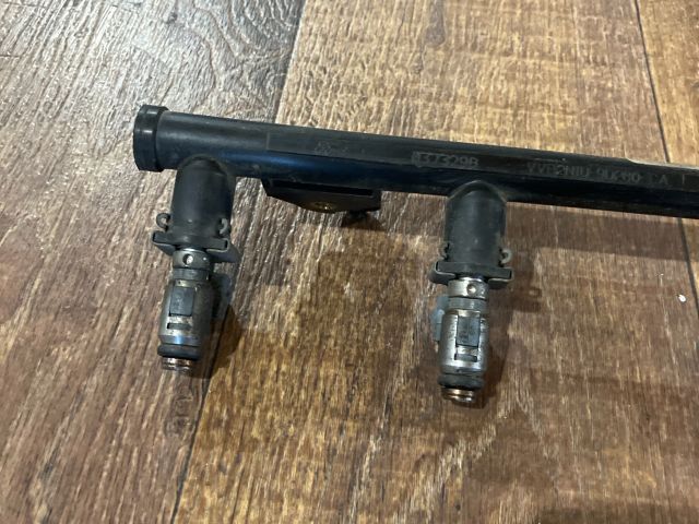 bontott FORD FIESTA V Porlasztó Sor / Híd