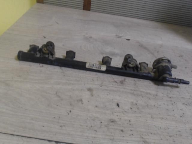 bontott FORD FIESTA V Porlasztó Sor / Híd