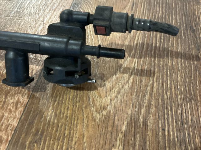 bontott FORD FIESTA V Porlasztó Sor / Híd