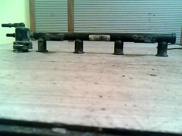 bontott FORD FIESTA V Porlasztó Sor / Híd