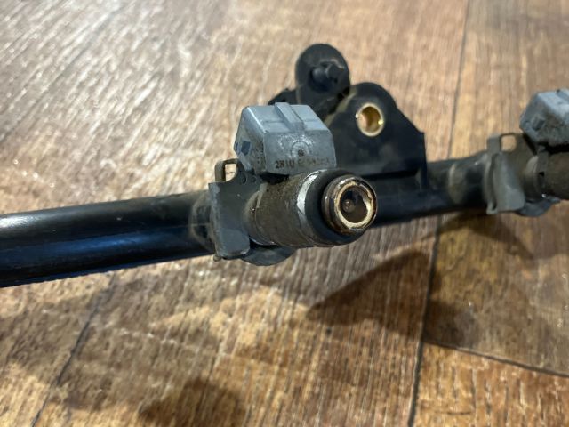 bontott FORD FIESTA V Porlasztó Sor / Híd