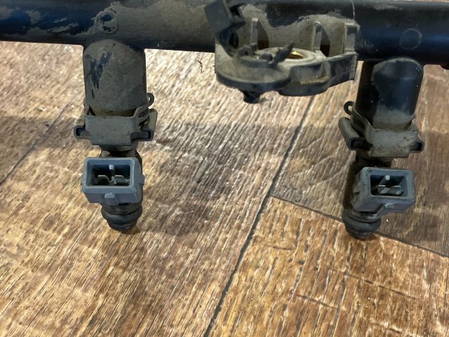 bontott FORD FIESTA V Porlasztó Sor / Híd