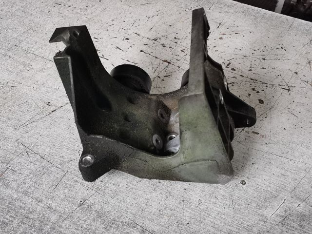 bontott FORD FIESTA V Szíjfeszítő Görgő