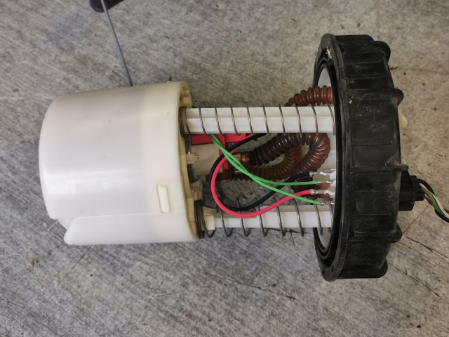 bontott FORD FIESTA V Üzemanyag Szivattyú