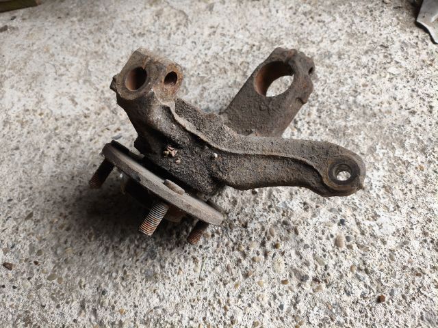 bontott FORD FIESTA V Bal első Csonkállvány Kerékaggyal