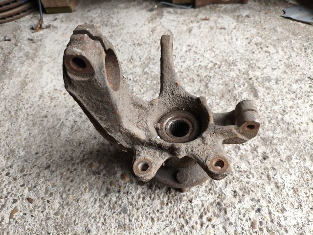 bontott FORD FIESTA V Bal első Csonkállvány Kerékaggyal