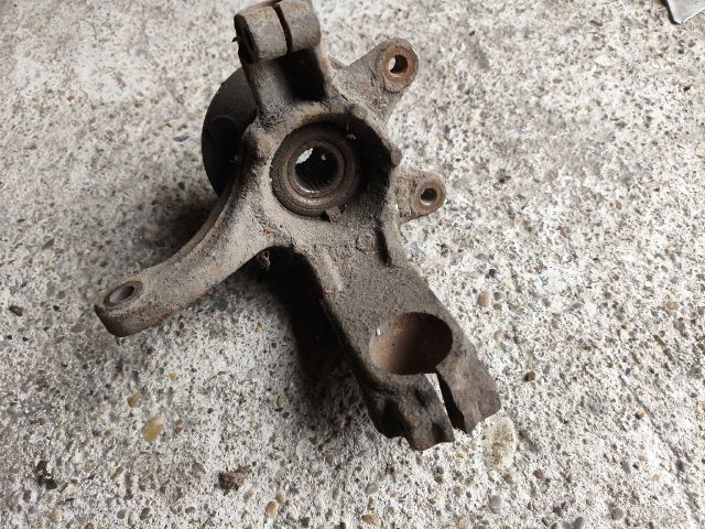 bontott FORD FIESTA V Bal első Csonkállvány Kerékaggyal