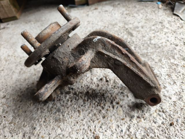 bontott FORD FIESTA V Bal első Csonkállvány Kerékaggyal