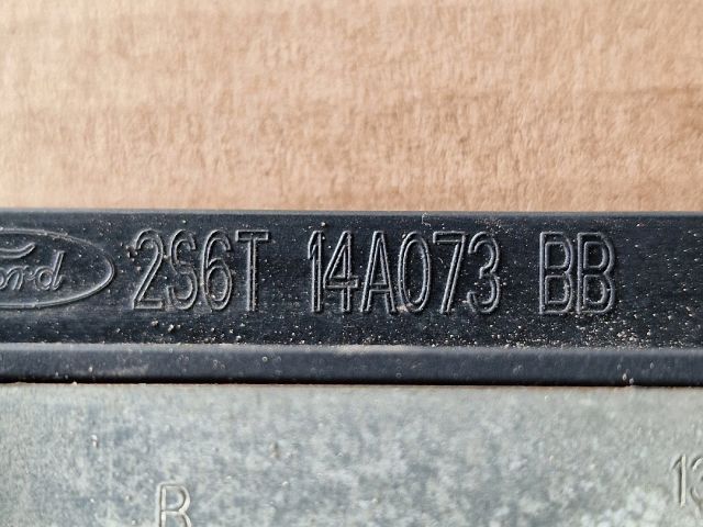 bontott FORD FIESTA V Biztosítéktábla Motortér